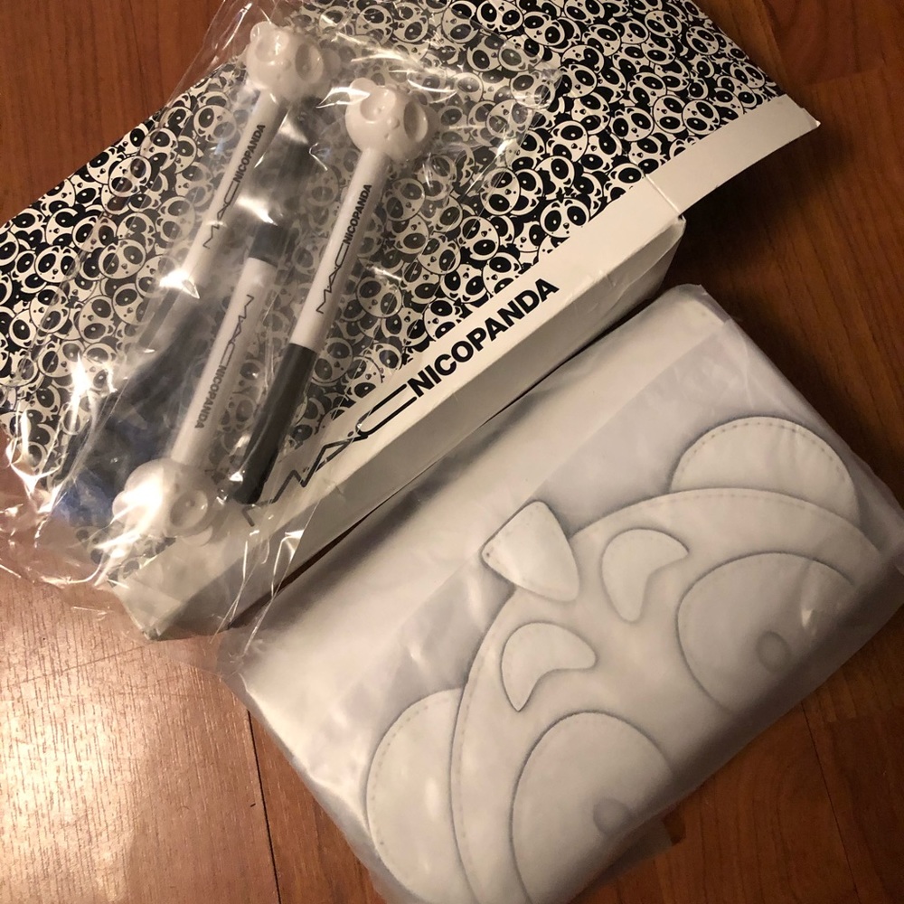 MAC X NICOPANDA BRUSH SET